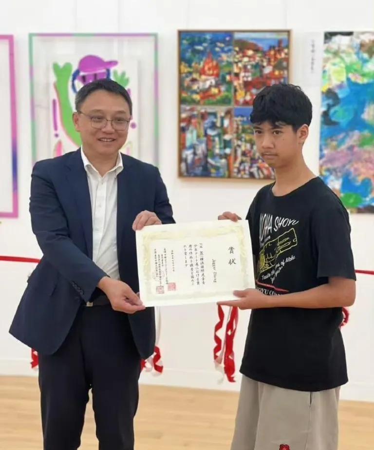 昔日萌娃变身高冷画家，Jagger东京画展惊艳众人！ 还记得《爸爸去哪儿》里哭鼻