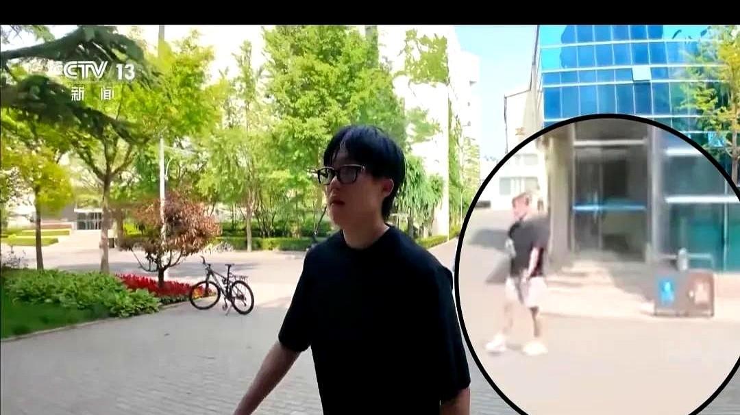 王楚钦有没有找到真爱还不知道，
但一米八的圈外女友对他是真爱！
最近网友发现这姑