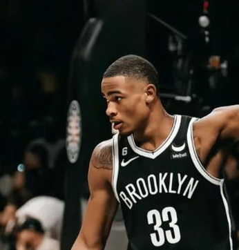 勇士有意“赵四”据美国记者Evan Sidery的消息，勇士队有意尼克-克拉克斯