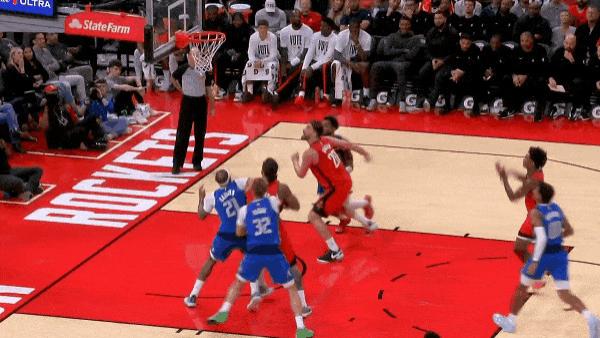 飞天遁地！阿门罚球自投自抢，申京助攻阿门空接背扣