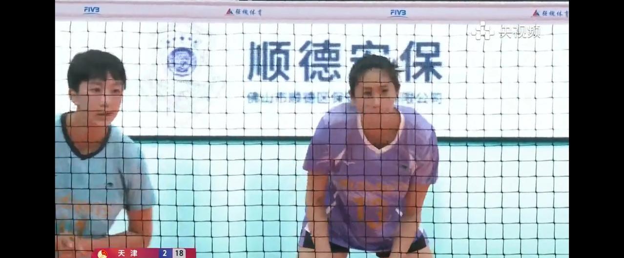 全锦赛天津女排3-1胜了云南女排。
第四局天津女排曾经大比分领先，没想到局末来回