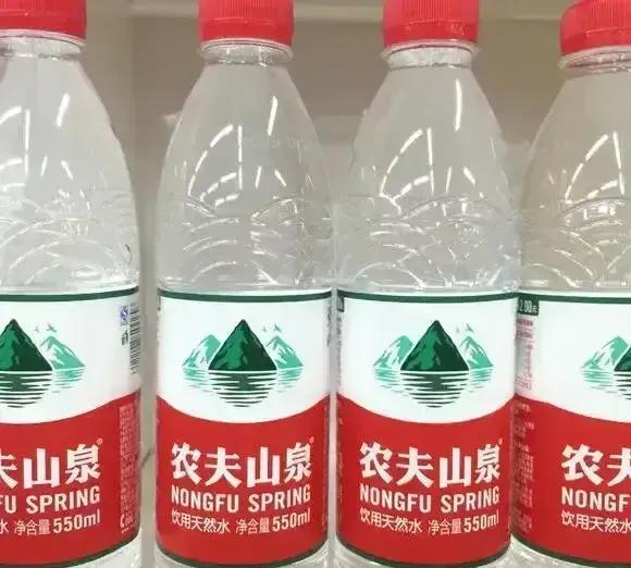 我说农夫山泉明明是水库水却有山泉二字有误导消费者的嫌疑，被一些春绿谩骂说我没文化