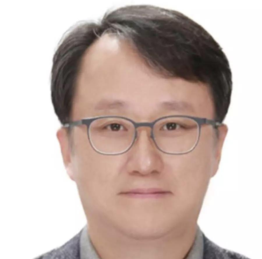 韩国总统李在明的秘书再次出事，因“拥护紧急戒严”等争议缠身的总统室国民统合秘书官