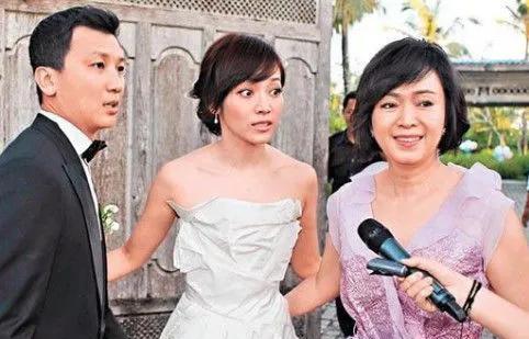 黄柏俊和侯佩岑认识没几个月就求婚了，侯佩岑赶紧打给妈妈：“妈，你帮我决定要不要嫁