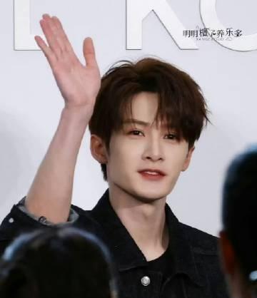 檀健次、孟子义今日同品牌活动现场图！这俩人颜值太爽了