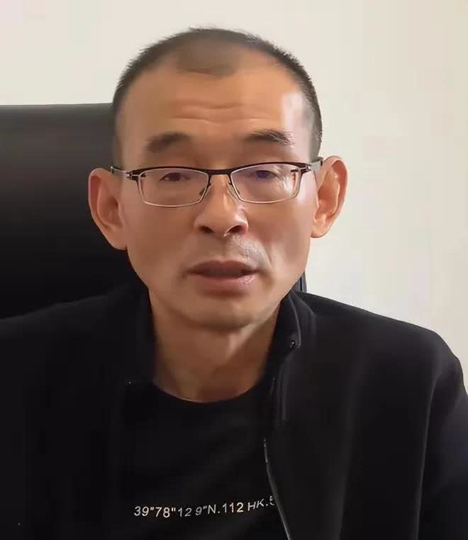 大家饶过谢老头吧，再怎么渣也是孩子父亲，况且他也没弃养。只要他把原配该得的还给她