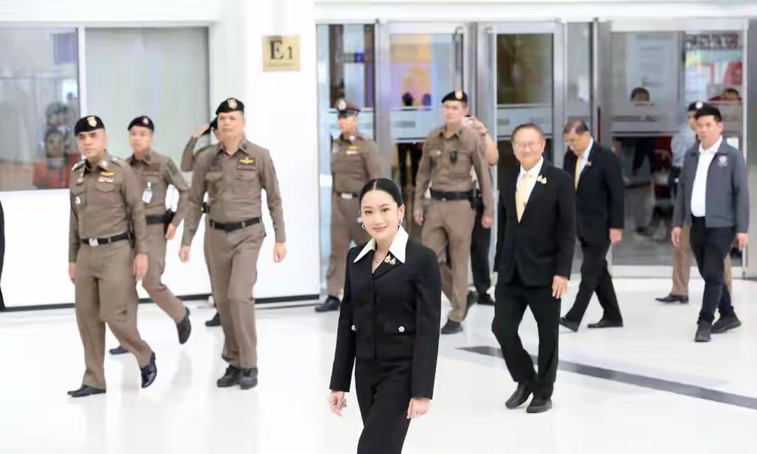 当地时间8月29日，泰国宪法法院将做出裁决，佩通坦涉及的“通话录音门”是否违反了