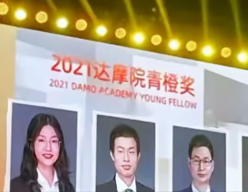 这位教授可能至今都没想明白。

他当年公开质疑韦东奕的教学方式，说课堂人多的场面