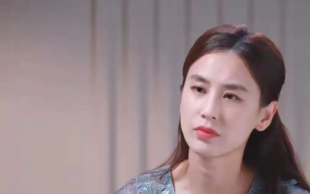 杨子要是每年能给两个亿黄圣依，谁还会离婚啊？连彩礼都没给，更何况是两个亿。黄圣依