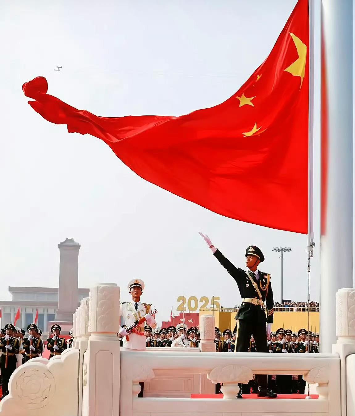 今天#九三大阅兵# 法新社终于出图！可是这次的法新社真的比不过咱们新华社了（图1