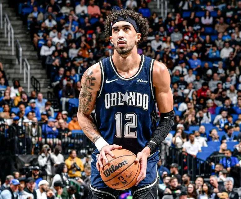 广东男篮正式向NBA后卫特雷韦林-奎恩发出报价，目前他正在考虑加盟广东男篮。28