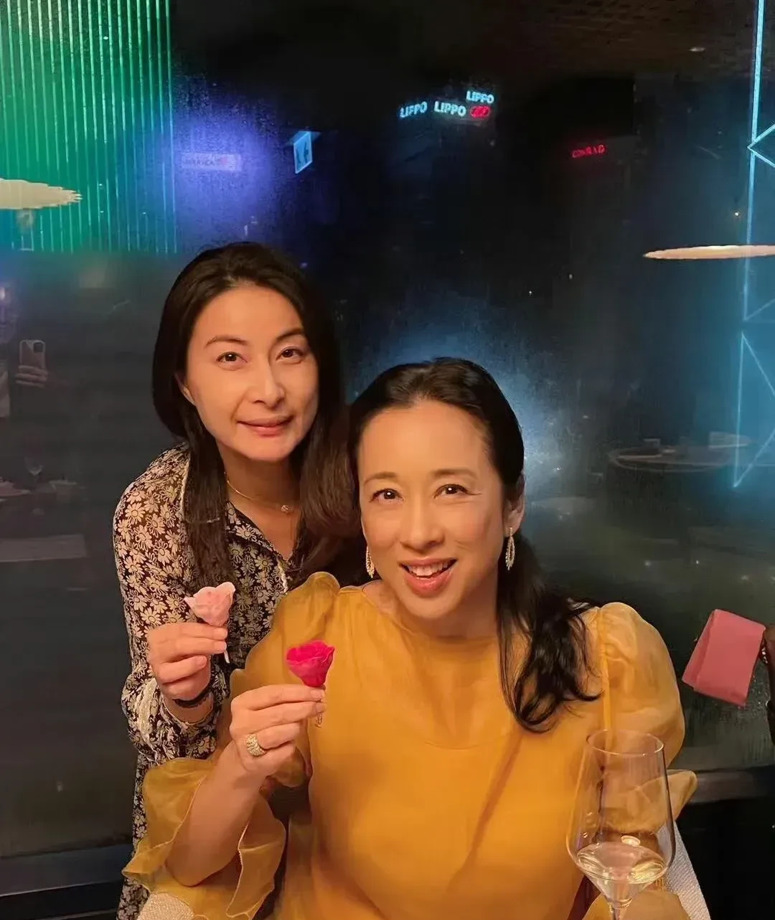 郭晶晶喜欢霍启刚的全部











我的天哪！你们能相信吗？郭晶晶竟然