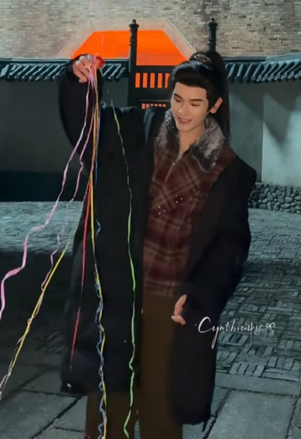 代入姚池的粉丝，感觉有点区别对待了，在寒风中苦等的粉丝，没有感受他的回应，而且只