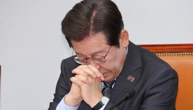 这两天反华韩剧《暴风圈》开播引爆争议，反派全讲中文、大连被丑化，中国网友怒了。李