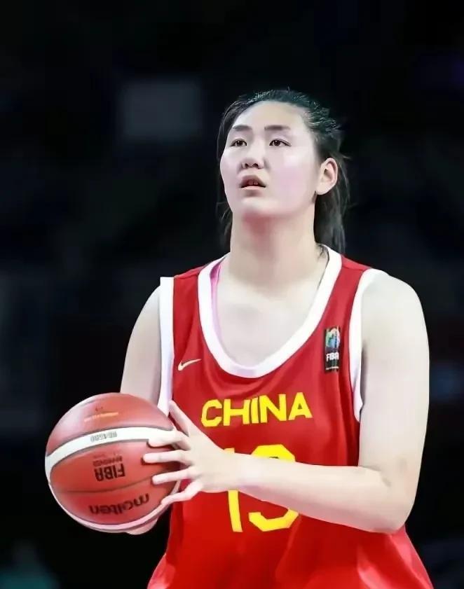 实在想不明白，中国女篮半决赛怎么就输了呢？我们可是有着韩旭和张子宇的双塔！我们可