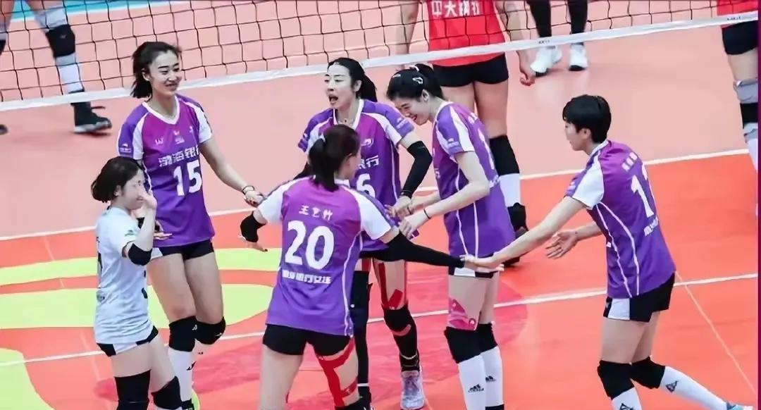 巴黎奥运后，中国女排主帅人选预测：
施海荣（48岁，江苏女排）或成黑马！
蔡斌（
