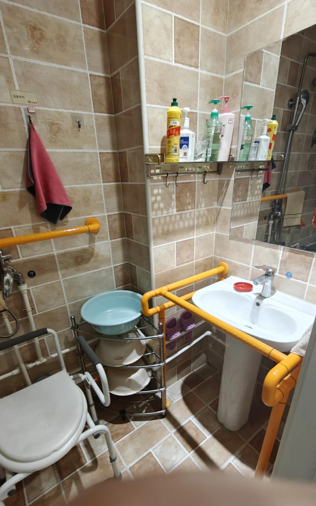 老妈看了养老院的照片，还会想去养老院吗？
花了一下午时间跟老妈聊养老院的事，老妈