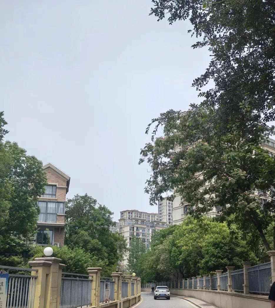 南京江宁翠屏城正在疯狂成交！房价6000多元/平！ 
       在对江宁二手