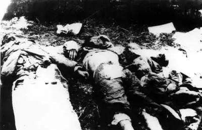 1949年重庆解放前夕，王振华一家四口被国民党特务押入刑场，他和妻子黎洁霜各抱着