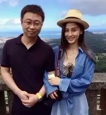 这位男士是谁？我看杨颖和他关系很好