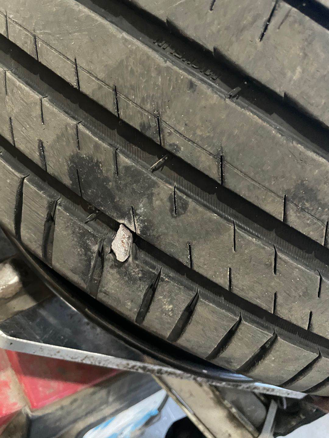 Modely20寸又炸胎辣
三个月没到第二条了
直接换两条国产了耗不起