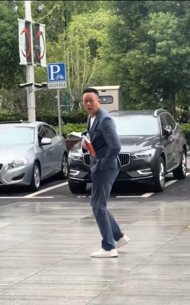 为什么上海精英都喜欢开沃尔沃和凯迪拉克的车，看见刚参加完活动的知名主持人林海不紧