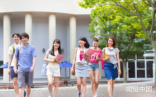 感慨完同事儿子被小白花缠上后学业荒废了，一转头我慌了：小白花又盯上了我的钢铁直男好大儿