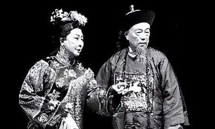 荣禄墓被打开，世人方知：其外孙溥仪撒了谎，他和慈禧关系不一般。溥仪曾在他的回忆录