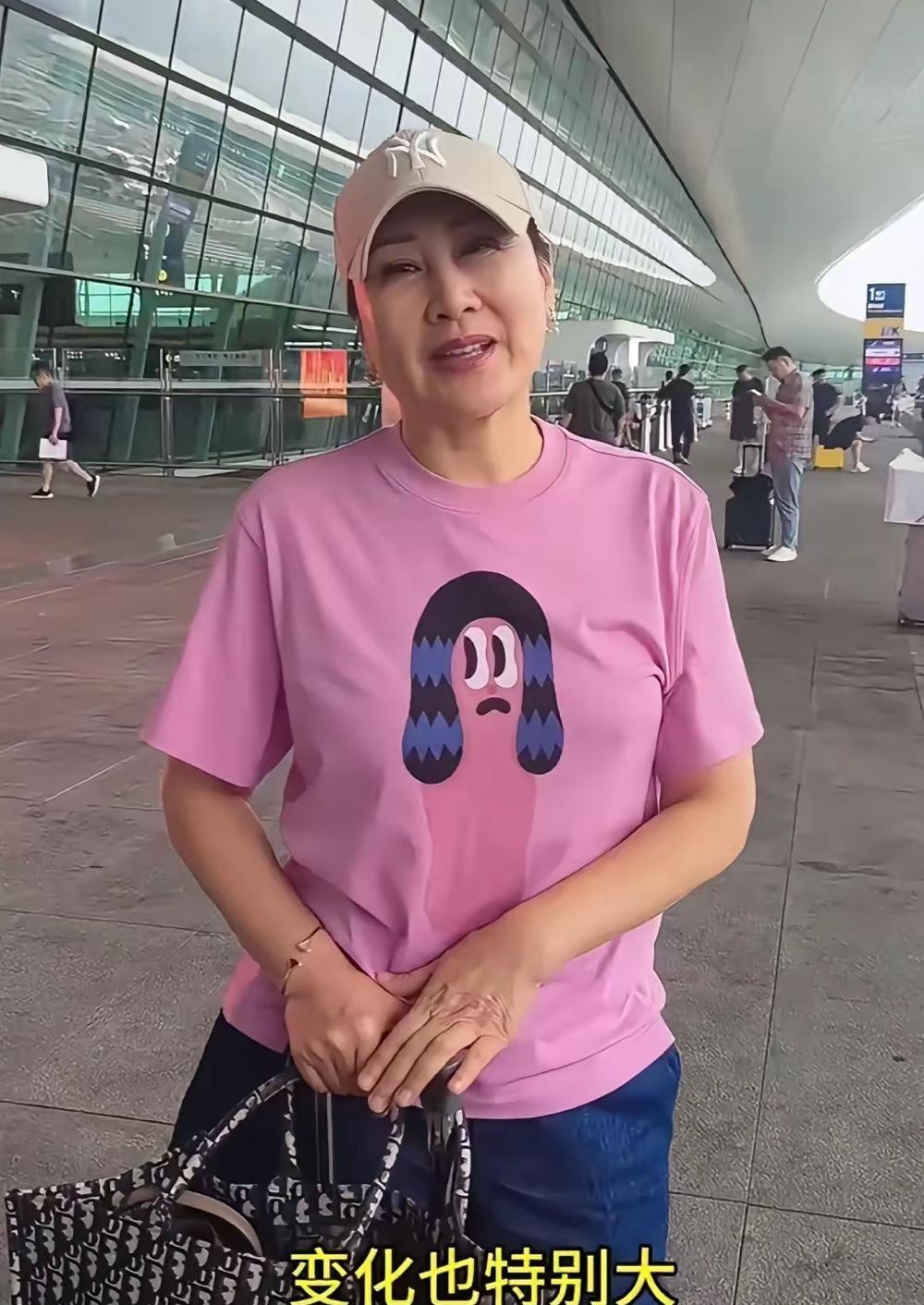 她再也演不了贤妻良母了。感觉面相变了。虽然妈妈角色演得很多，但是除了当年的刘 慧