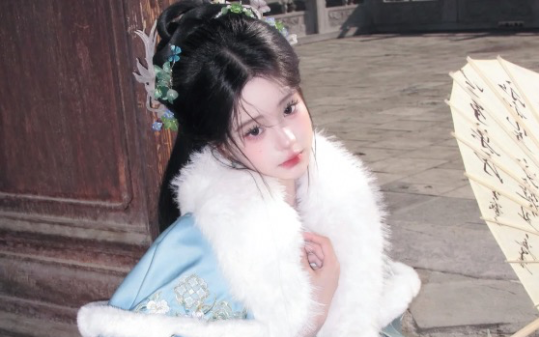 太子与小青梅爱的感天动地，生死相许，我当然要成全，等太子宾天，本妃亲自送她上路