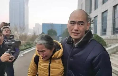 2005年高中生含冤入狱15年，母亲坚持不懈的上诉，最终法院改判无罪！记者采访当