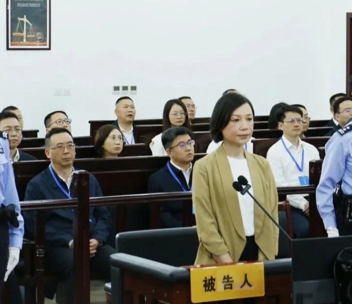 这下可露了大脸了。近日，四川省经信厅原党组成员、机关党委书记周海琦因犯受贿罪、贪