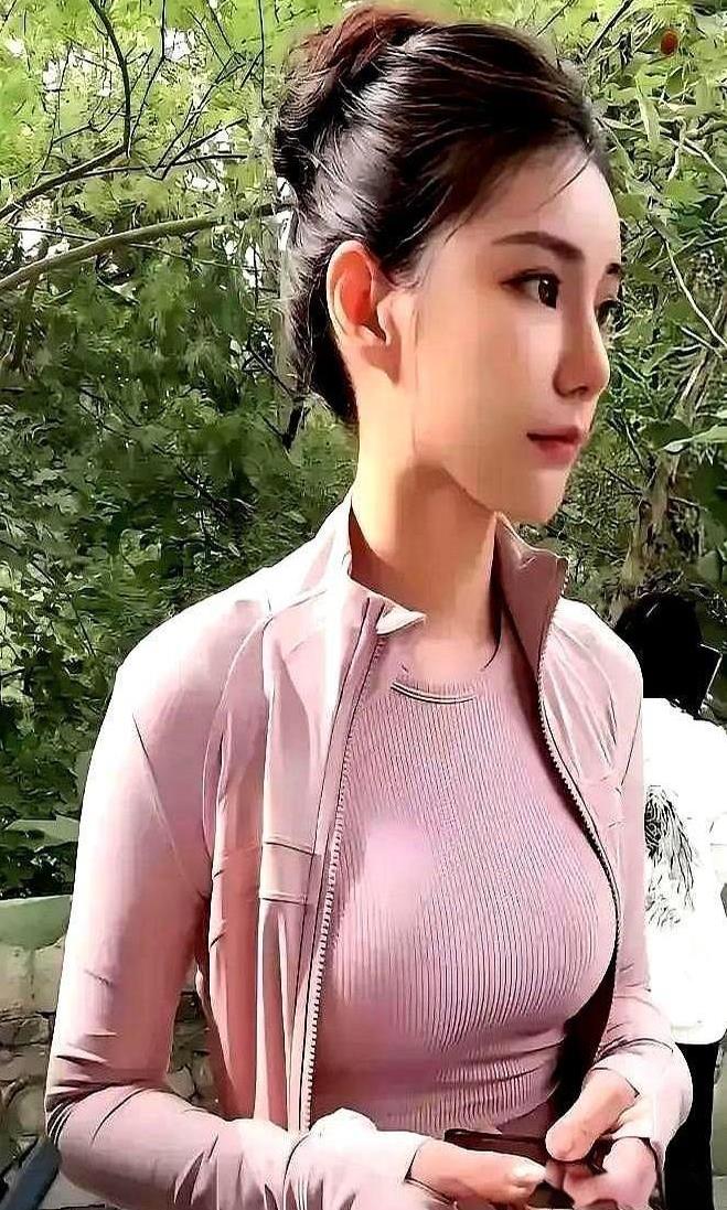 汪小菲现任妻子马筱梅近日又被台媒送上热搜，这次镜头捕捉到的画面却让看客们集体改观