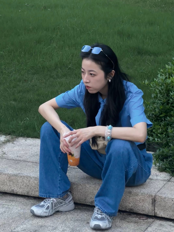 周雨彤的两套妆造，这表情是不是超可以的！