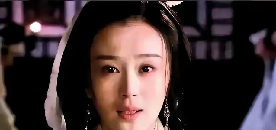 孙权的三弟孙翊被人暗杀身亡，孙翊的妻子徐氏，在祭奠了死去的丈夫后，正要去换丧服，