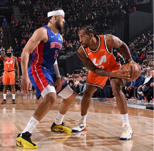 伦纳德疯了，非说现在是2019！！！

单节26分，三节打完51分生涯之夜还在刷