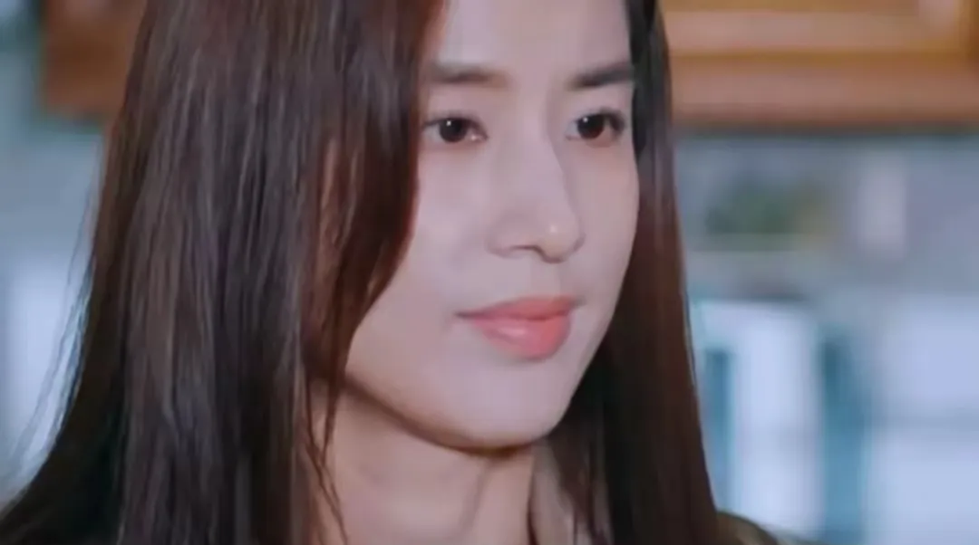 黄圣依和母亲的冲突，据说根源是母亲觉得女儿给她丢脸。
嫁了个二婚的，网上闹离婚