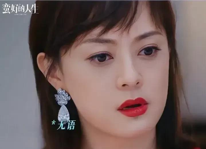 女人出门四件套：粉底，眉毛，眼线和口红。只要这四件套准备好，职场女性少不了。看看