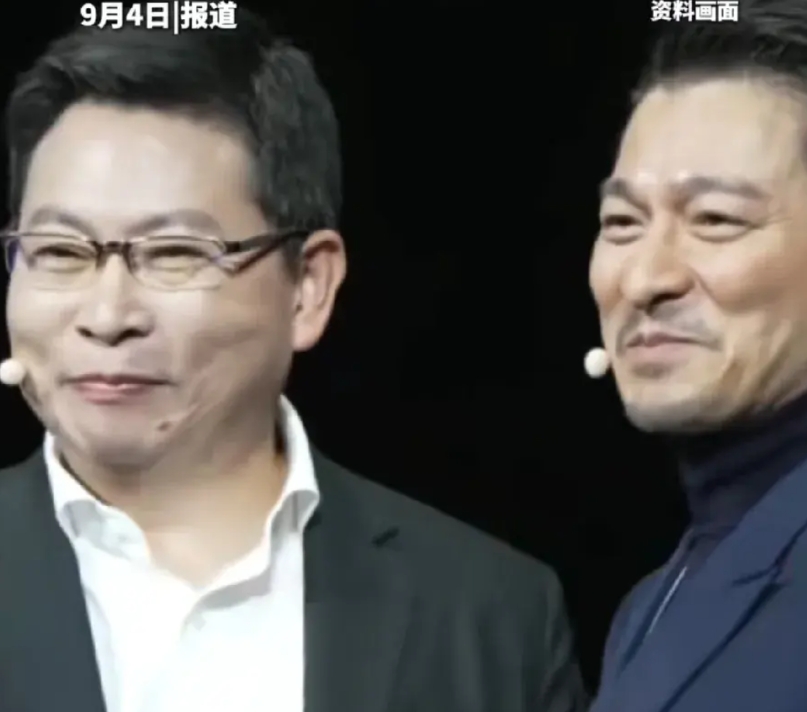 天王刘德华也想多了解华为！

刘德华说：最近我也刷到你很多视频。

余承东回：为