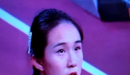 输不起的，不止选手。
东京镜头扫过，中国小将的肩膀明显绷着，外国对手却像来郊游。