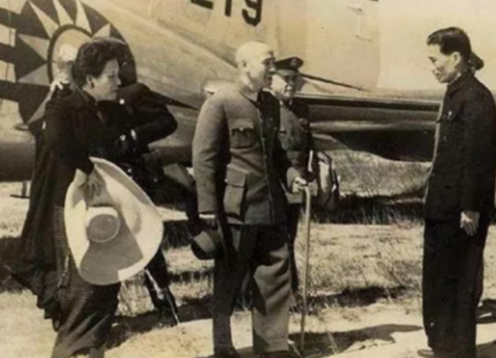 1949年12月，蒋介石计划逃往台湾，当时部分川军将领在中共地下党的领导下策划起