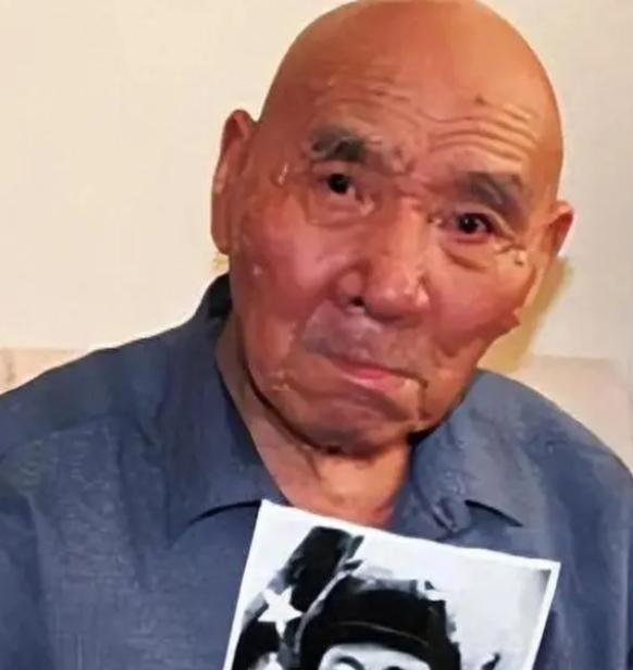 1953年，伟人见到志愿军“打坦克英雄”苏吊蛋后，觉得这个名字实在不雅，便笑着对
