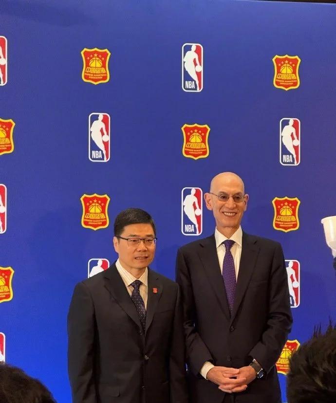 好消息来了，中国篮协官方宣布和NBA达成合作，中国篮协主席郭振明与NBA主席亚当