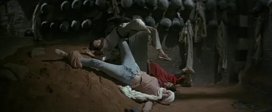       成龙的经典电影《飞鹰计划》，非常好看，三个女主角的加盟，让喜剧效果增