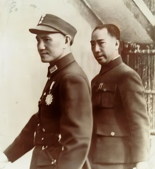 1945年，毛主席赴重庆谈判，身边带着个神秘人物“三叔”？军统头子戴笠在得知消息