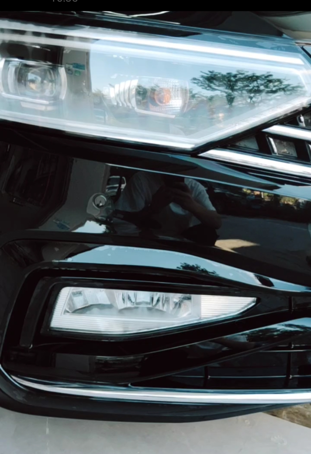 迈腾大灯起雾
新车，今天白天去洗车，发现大灯起雾，有同样问题的兄弟姐妹嘛！怎么处