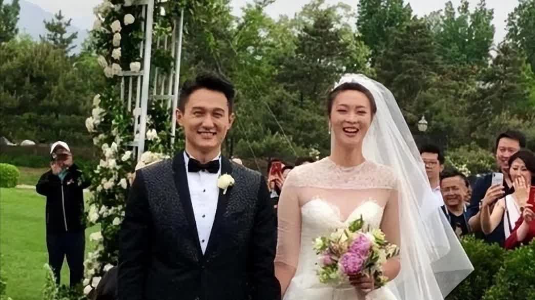 惠若琪官方身高1.92米，看上去老公身高也有1.9以上，郎才女貌