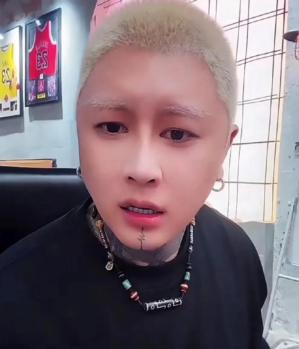 驴家小胖说方丈的金饭碗被散打哥端走了，捷足先登了！
         驴家小胖说