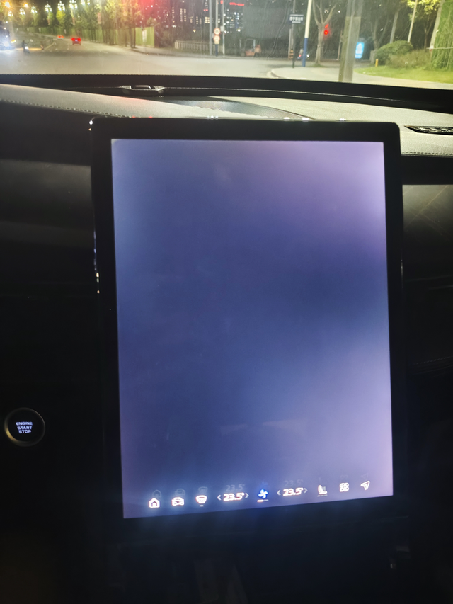 车机问题啊
没声音后重启一下 再启动车 就这样了，仪表盘还是好的 能开空调就是没