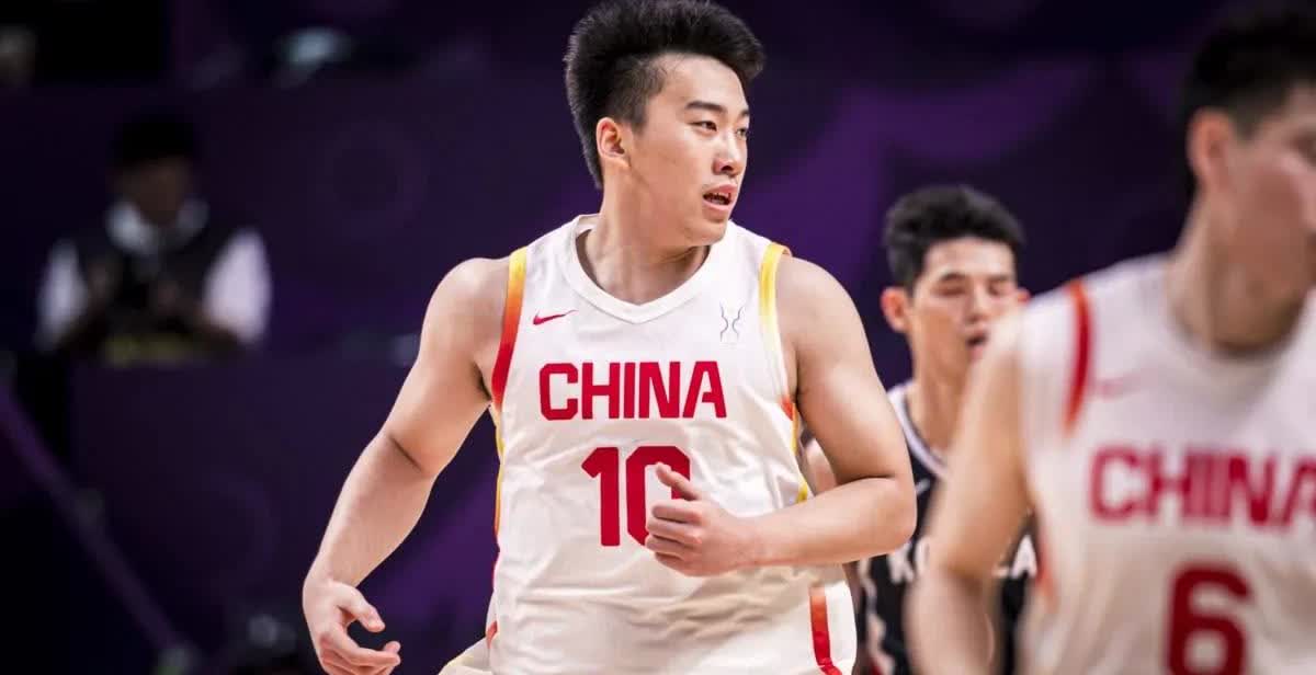 好小伙！王俊杰赛后接受采访表示，郭士强指导在比赛中动员球员，说大胆去拼，输了算他